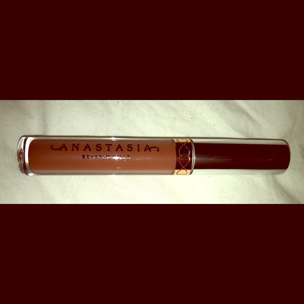 BN Never Used - Anastasia Toast